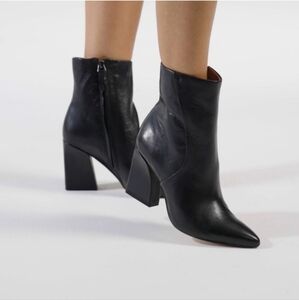 🔥Franco Sarto Vesi Black Leather Booties